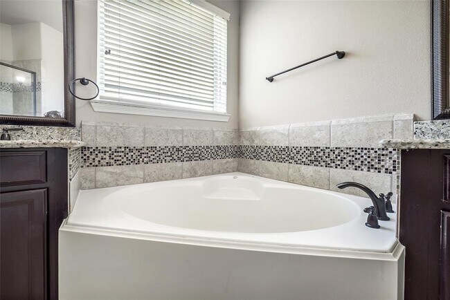 Building Photo - 16815 Violet Trace Ct
