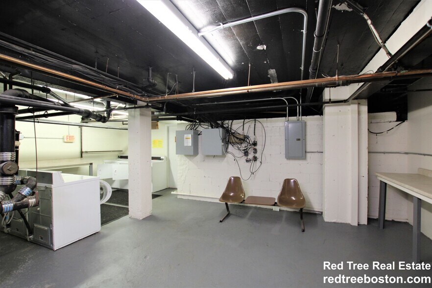 Building Photo - 2003 Commonwealth Ave