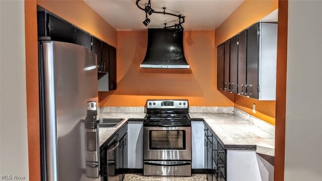 Building Photo - 25 Trenton Square