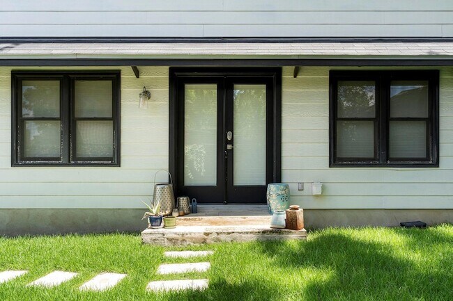 Building Photo - 3005 Bryker Dr