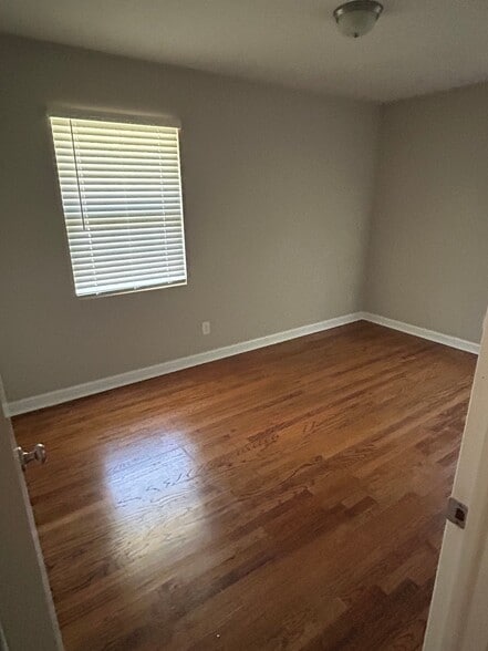 Building Photo - 2055 Fernwood Cir