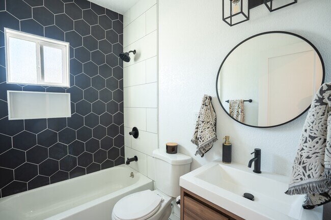 Building Photo - 2708 Cincinnati St