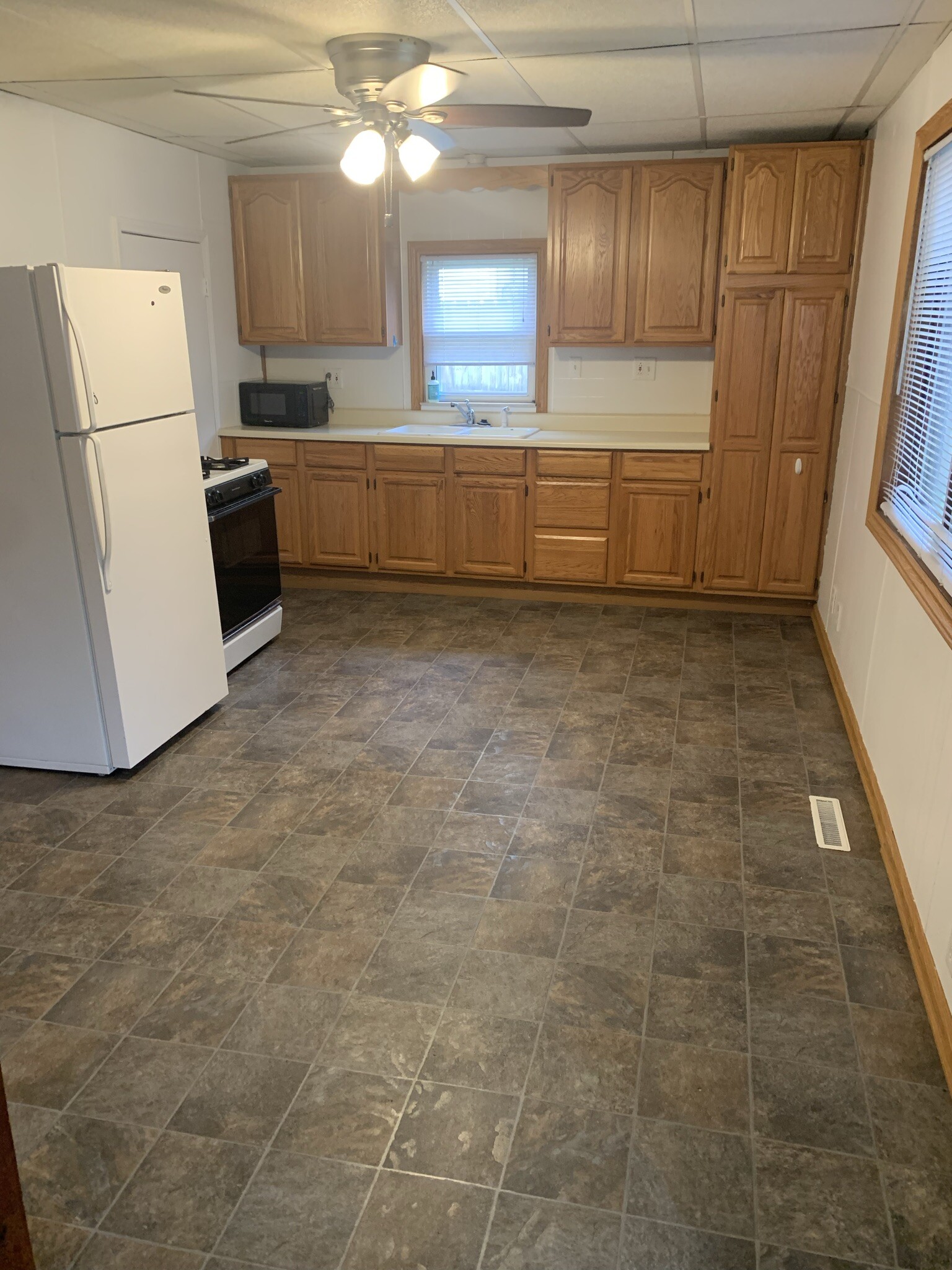 Kitchen - 901 N Walnut St
