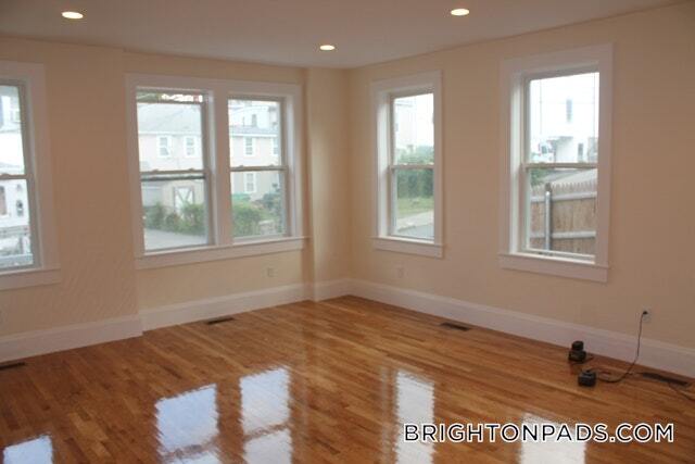 Building Photo - 6 Larose Pl