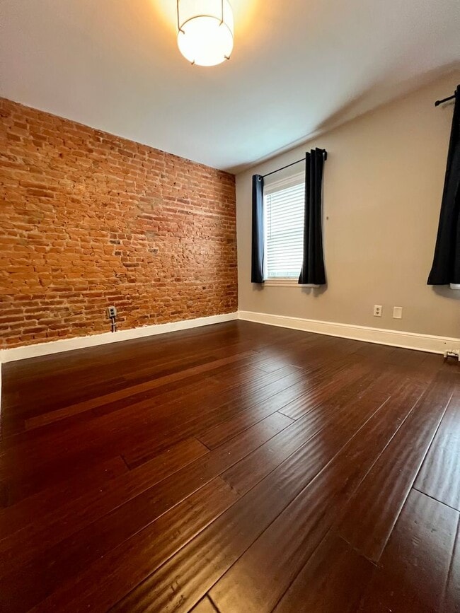 Building Photo - Stunning 4-Bedroom Townhome in the Heart of Fishtown! Available NOW!