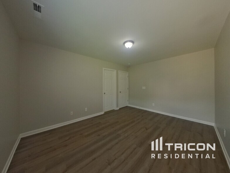 Building Photo - 11035 Elven Dr