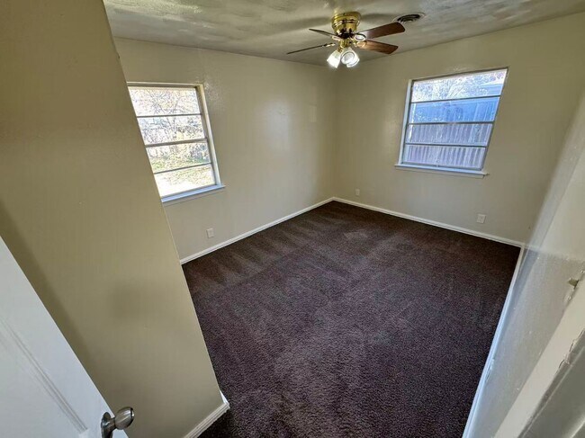 Building Photo - Beautiful 3 Bedroom House in Dallas