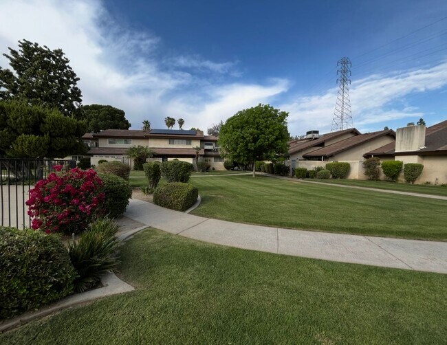 Building Photo - 3200 El Encanto Ct