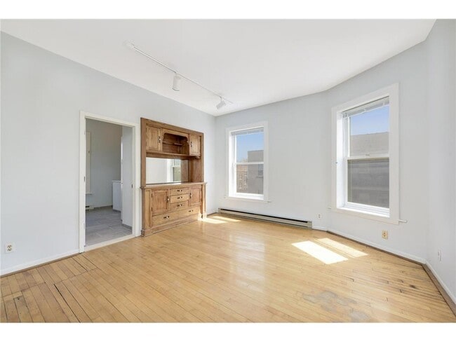 Building Photo - 2421 Emerson Ave S
