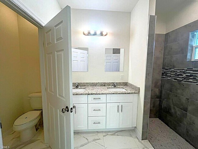 Building Photo - Large 4 bedroom, 3 bath, 2 car garage-MOVE...