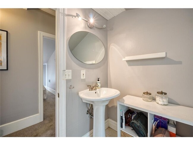 Building Photo - 4520 Bryant Ave S