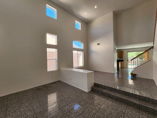 Building Photo - Stunning Five Bedroom home in Shadow Hills.