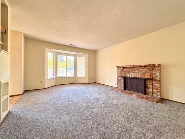 Building Photo - Beautiful Well Kept 3 bedroom for Rent - Folsom