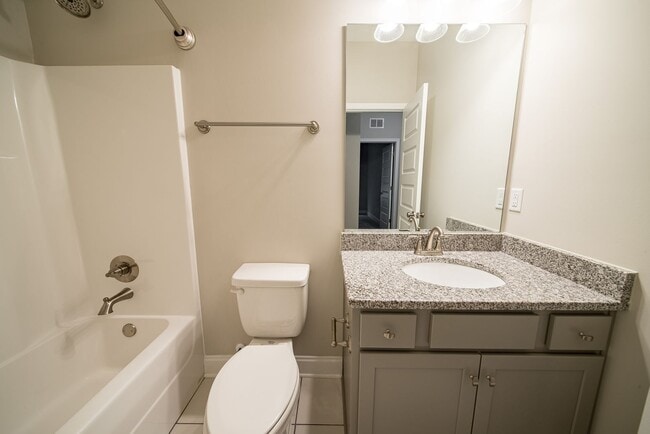Building Photo - 4BR/2BA Home on 3.2 acres in Harris County!!