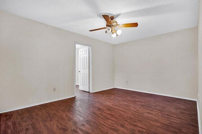 Building Photo - 1101 Cresswell Dr