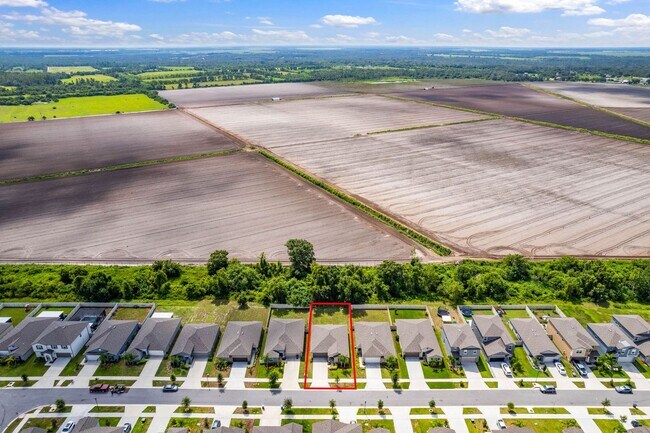Building Photo - Like New 3/2 in Wimauma