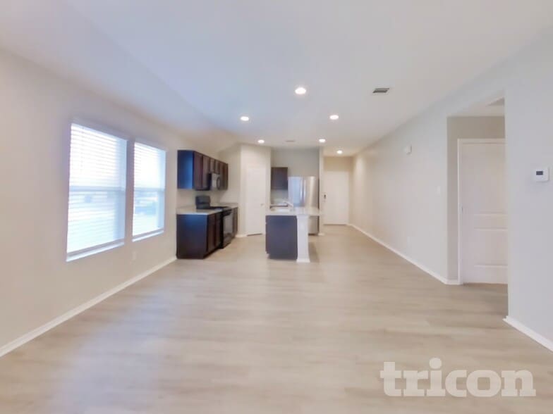 Building Photo - 414 Lance Trail