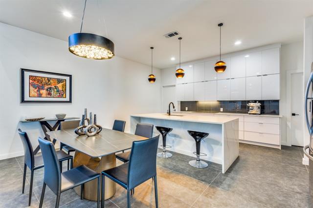 Building Photo - 9774 Sunset Dr