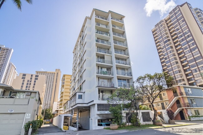 Building Photo - 2509 Ala Wai Blvd