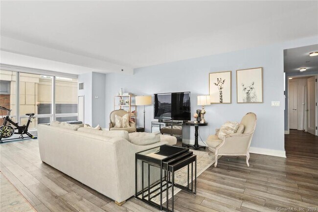 Building Photo - 1 Broad St