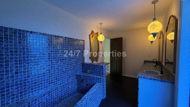 Building Photo - Sprawling 5 BD | 3 BA with Basement - Gresham