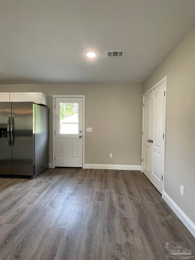 Building Photo - 6868 Branding Iron Ln