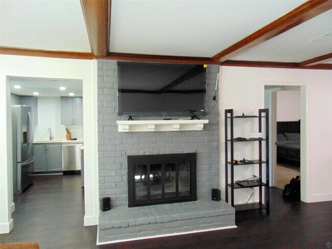 Building Photo - 2805 Cambridge Ln