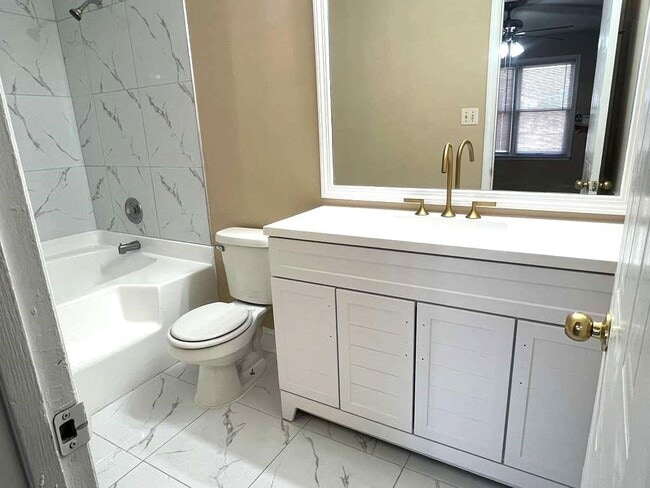 Building Photo - 7941 Creekstone Way