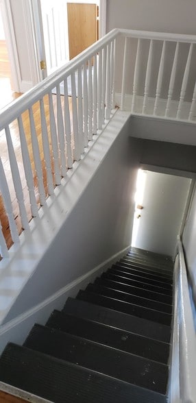 Building Photo - 172 Bigelow St