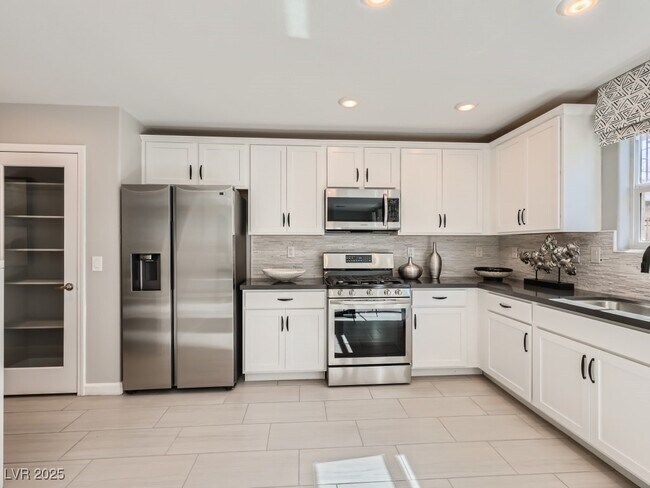 Building Photo - 314 Silva Pl