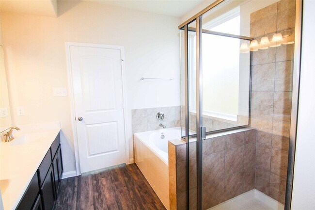 Building Photo - 29622 Clover Shore Dr