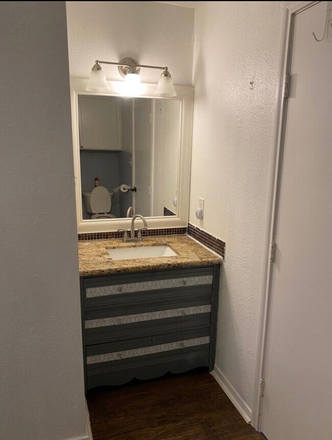 Building Photo - 111 E Southland Ave