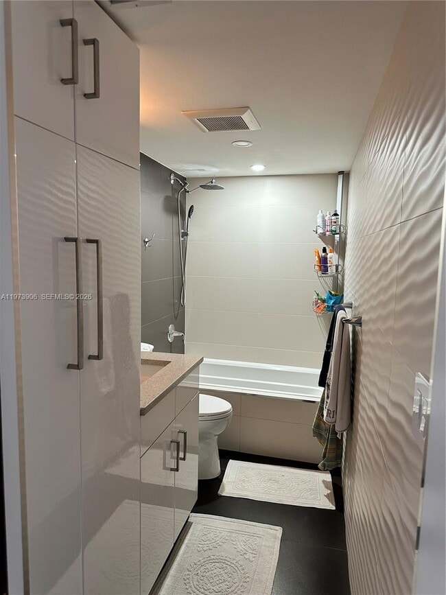 Building Photo - 401 Golden Isles Dr