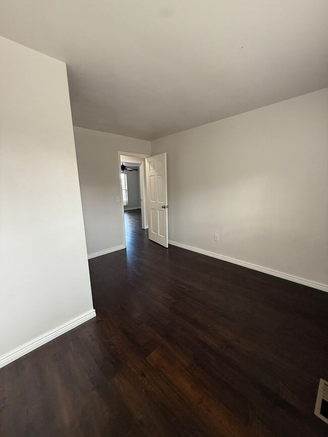 Building Photo - Beautiful Updated Beacon Hill Home - Newly...