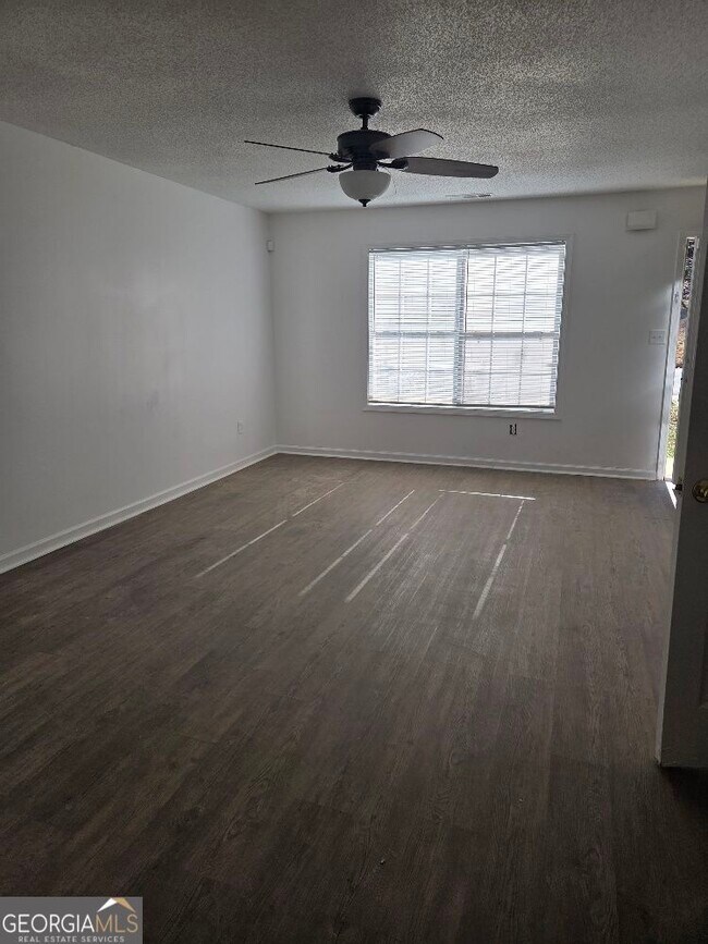 Building Photo - 7146 Ravenwood Ln