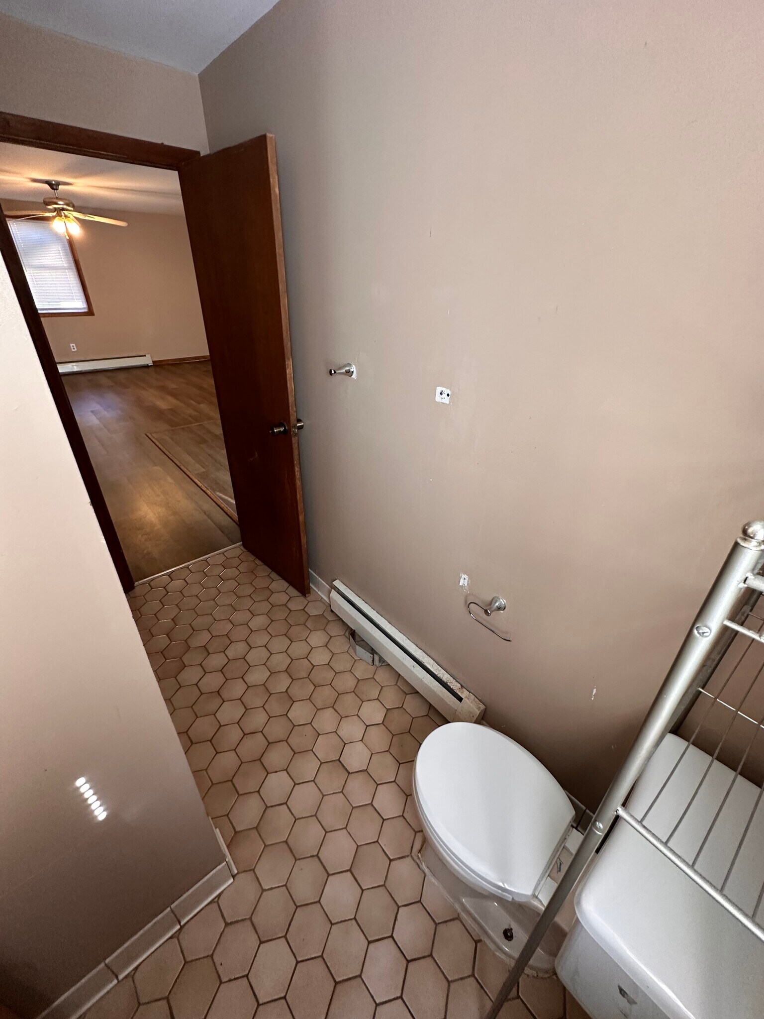 Building Photo - 117 Short St