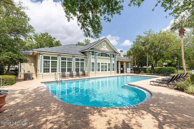 Building Photo - 13703 Richmond Park Dr N