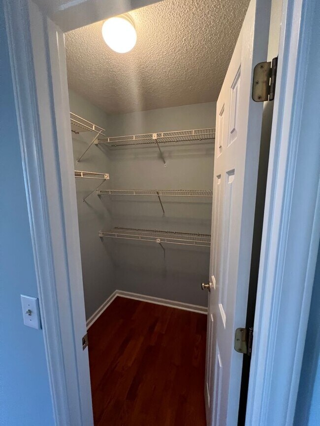 Building Photo - Welcome to this charming 3-bedroom, 2-bathroom home located in the desirable Ogden area of Whitne...