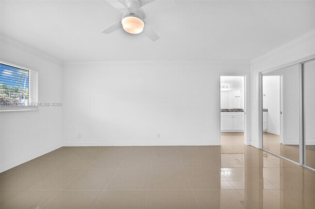 Building Photo - 820 E Cypress Ln