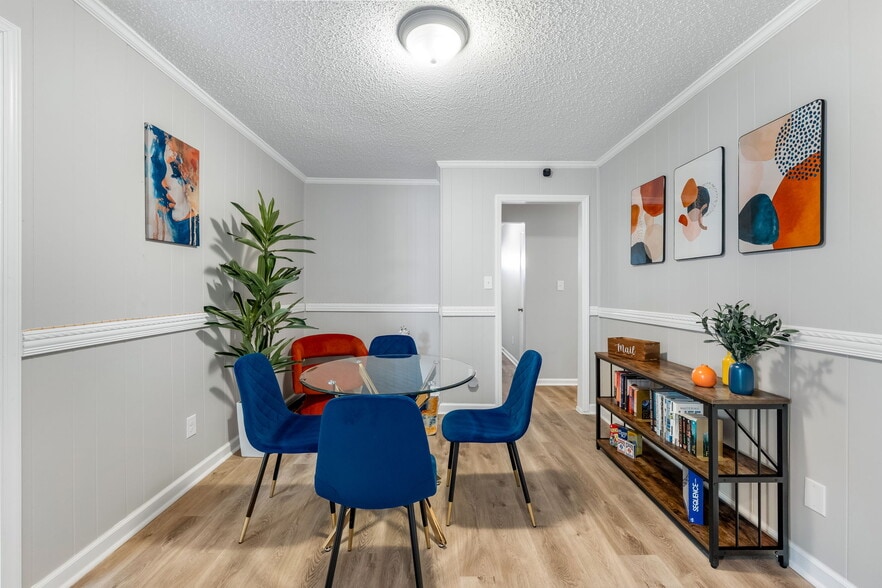 Building Photo - 1204 Glenarden Dr