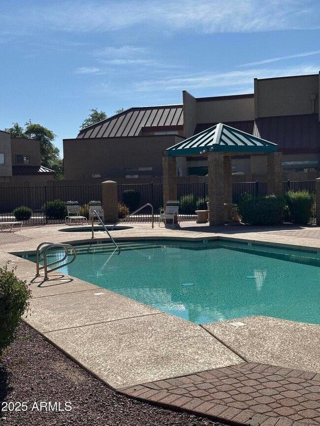 Building Photo - 1015 S Val Vista Dr