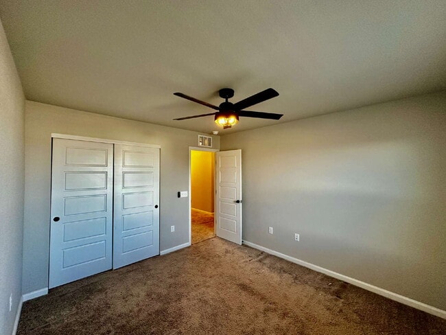 Building Photo - "Experience Spacious Living: 5-Bed, 3-Bath Home in Elizabeth!"