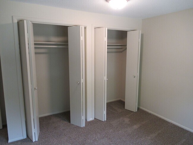 Building Photo - Great Three Bedroom Close South Salem