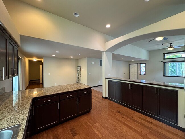 Building Photo - Gorgeous Mount Vernon Home 3 bedroom 2.5 Bathroom