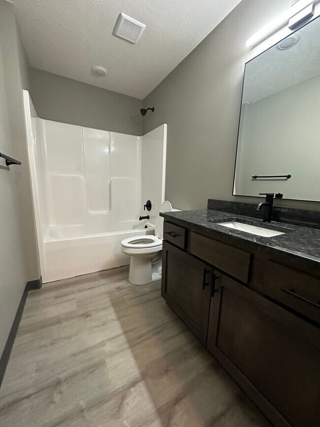 Building Photo - Starr St Townhomes