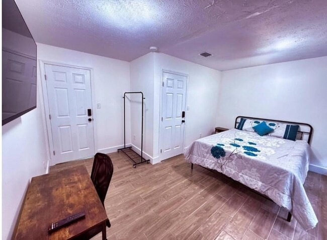 Building Photo - 5140 River Bluff Ln