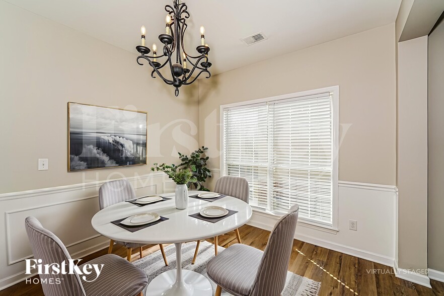 Building Photo - 535 Bentmoor Dr