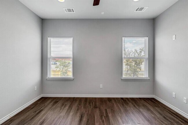 Building Photo - 131 Peruna Dr