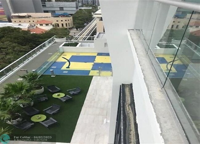 Building Photo - 1010 Brickell Ave