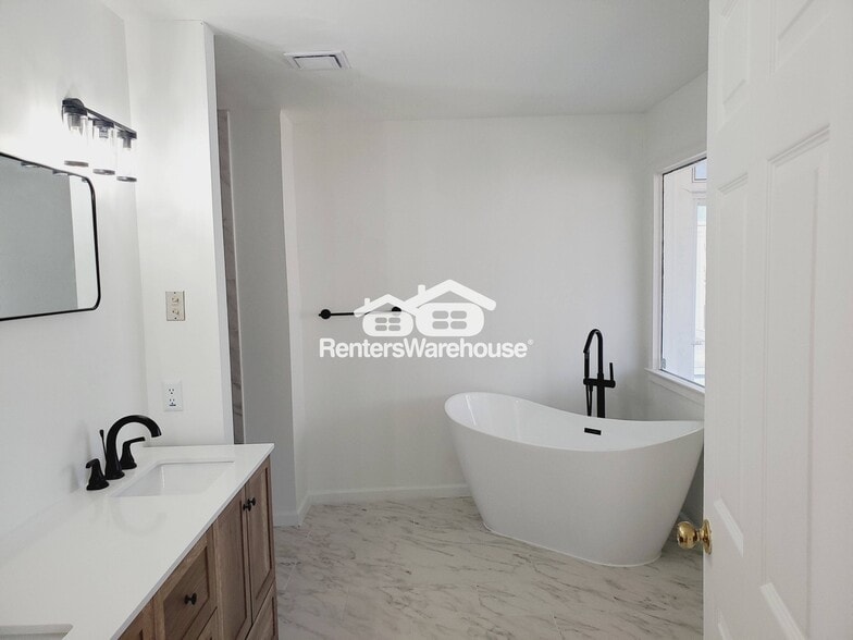 Building Photo - 4325 Sprucebough Dr